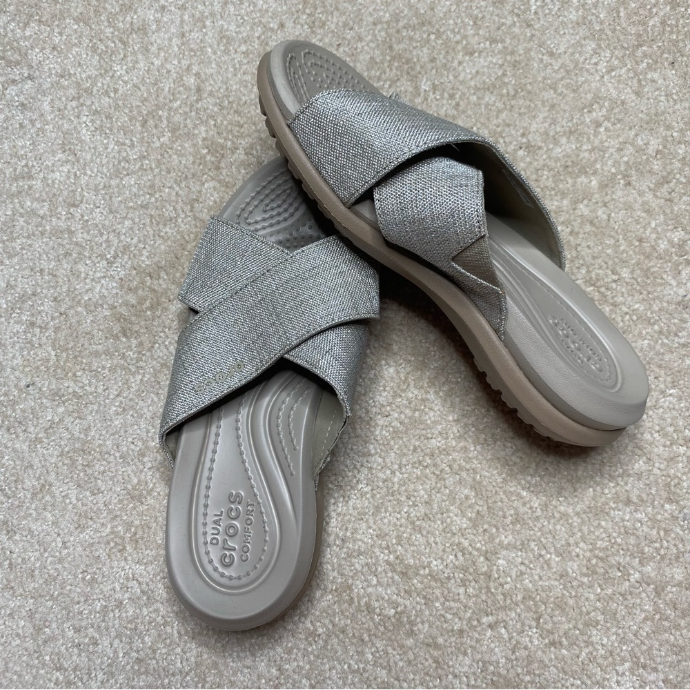 Crocs NWOT gray silver slid on shoes size 4